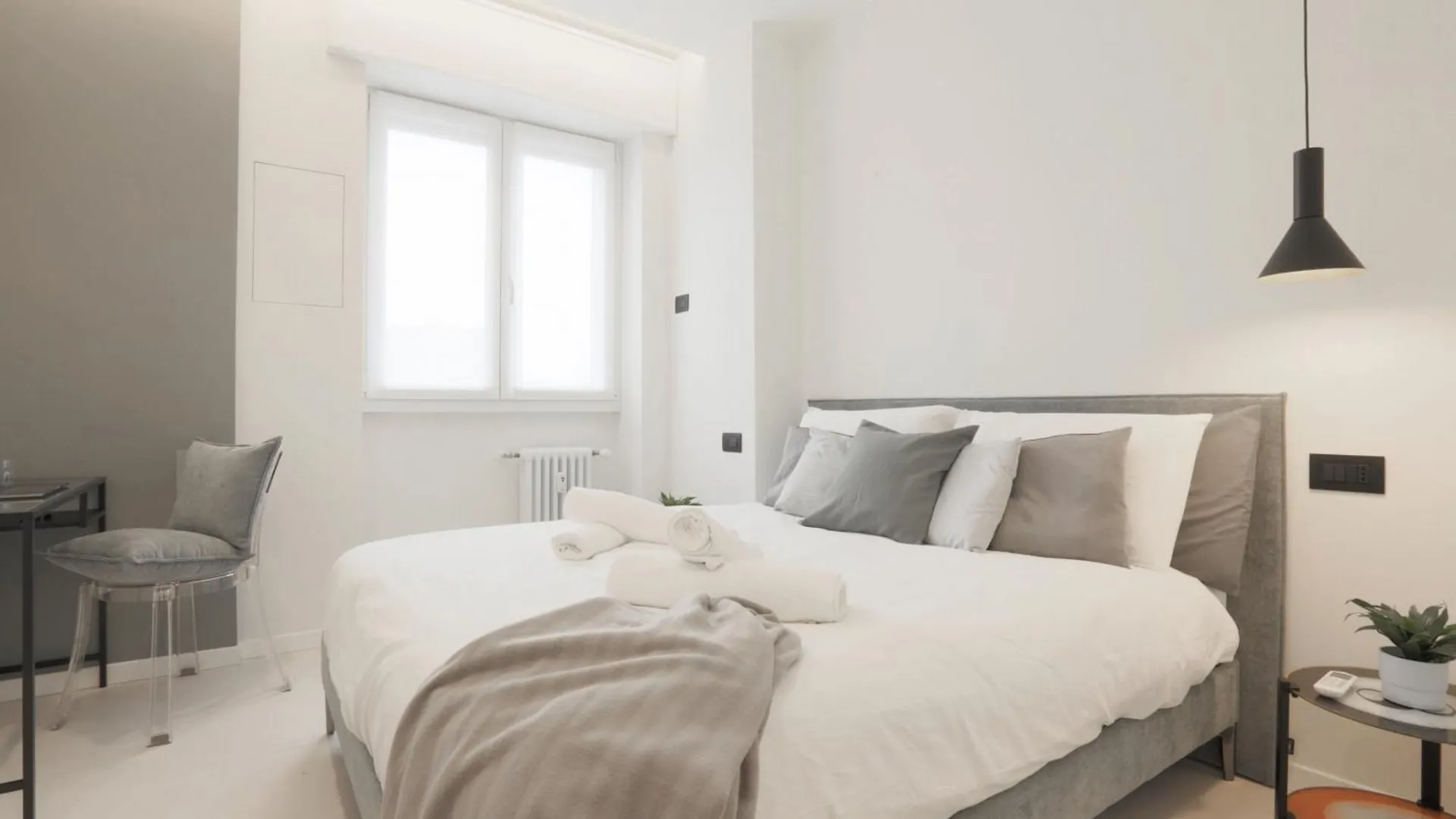 Central Station Modern Flat W/Private Parking Milan